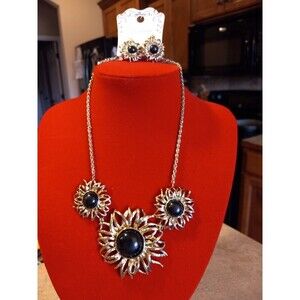 Antique Gold Metel Star Burst Black Center Stone Necklace set Fashion Jewelry.